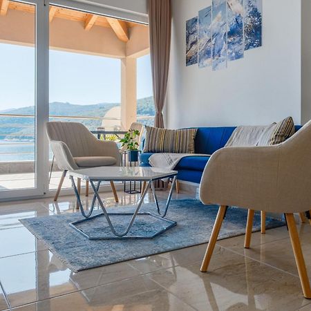 Seafront 2-Bedroom Apartment Nika - Rabac Exterior foto