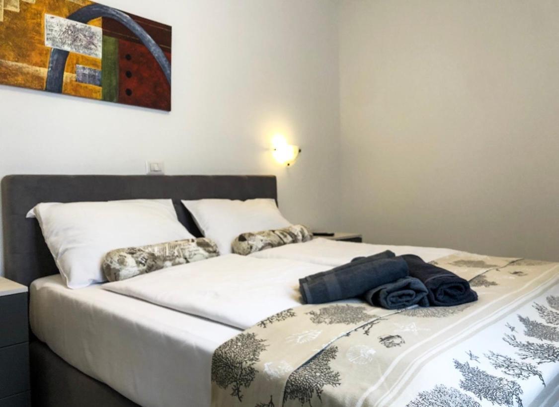 Seafront 2-Bedroom Apartment Nika - Rabac Exterior foto